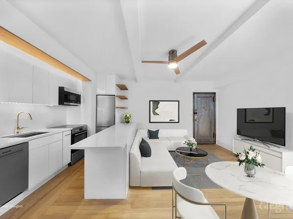 325 West 45th Street 520 image 1 of 20