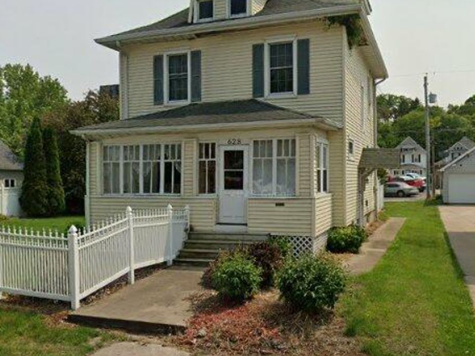 1st image of 628 16th Ave