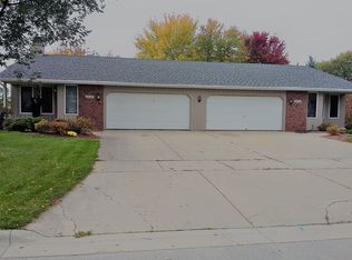 2410-2412 E Ridge Ter, Green Bay, WI 54311