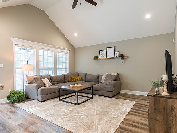 3rd image of 3828 Zaun Cir