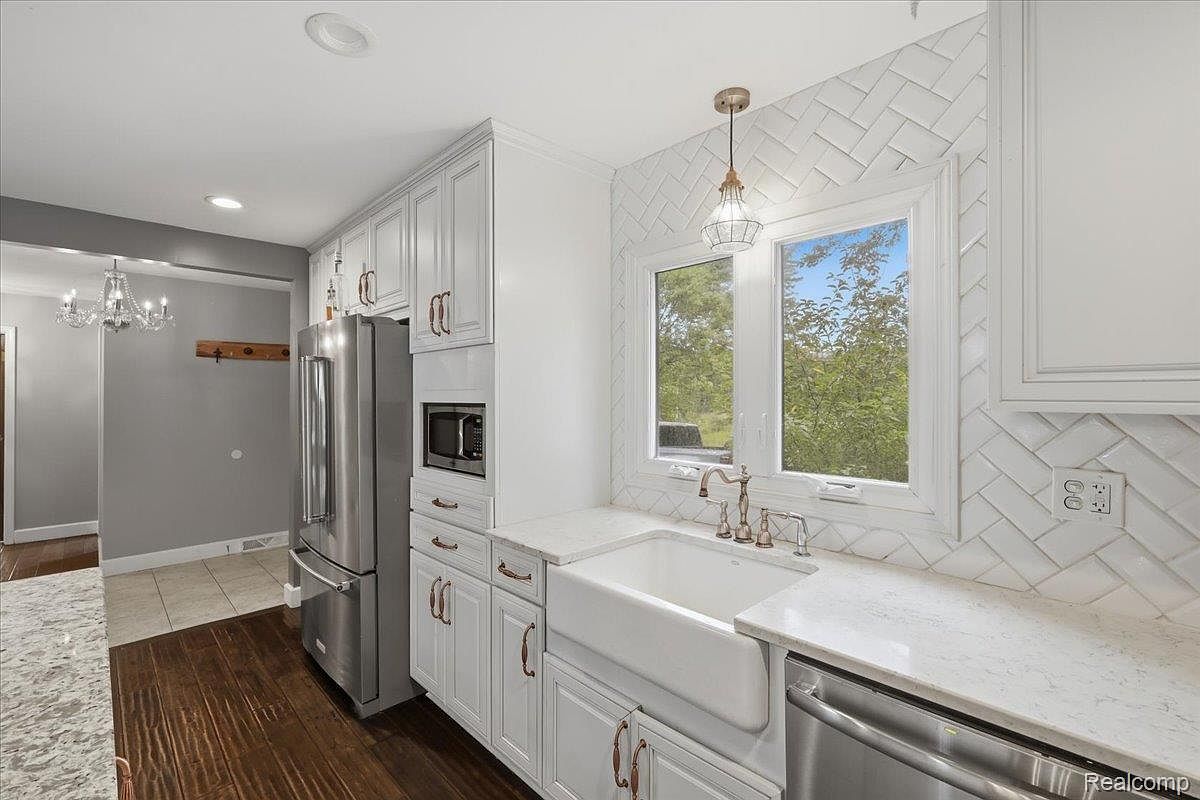 1700 Granger Rd, photo 6