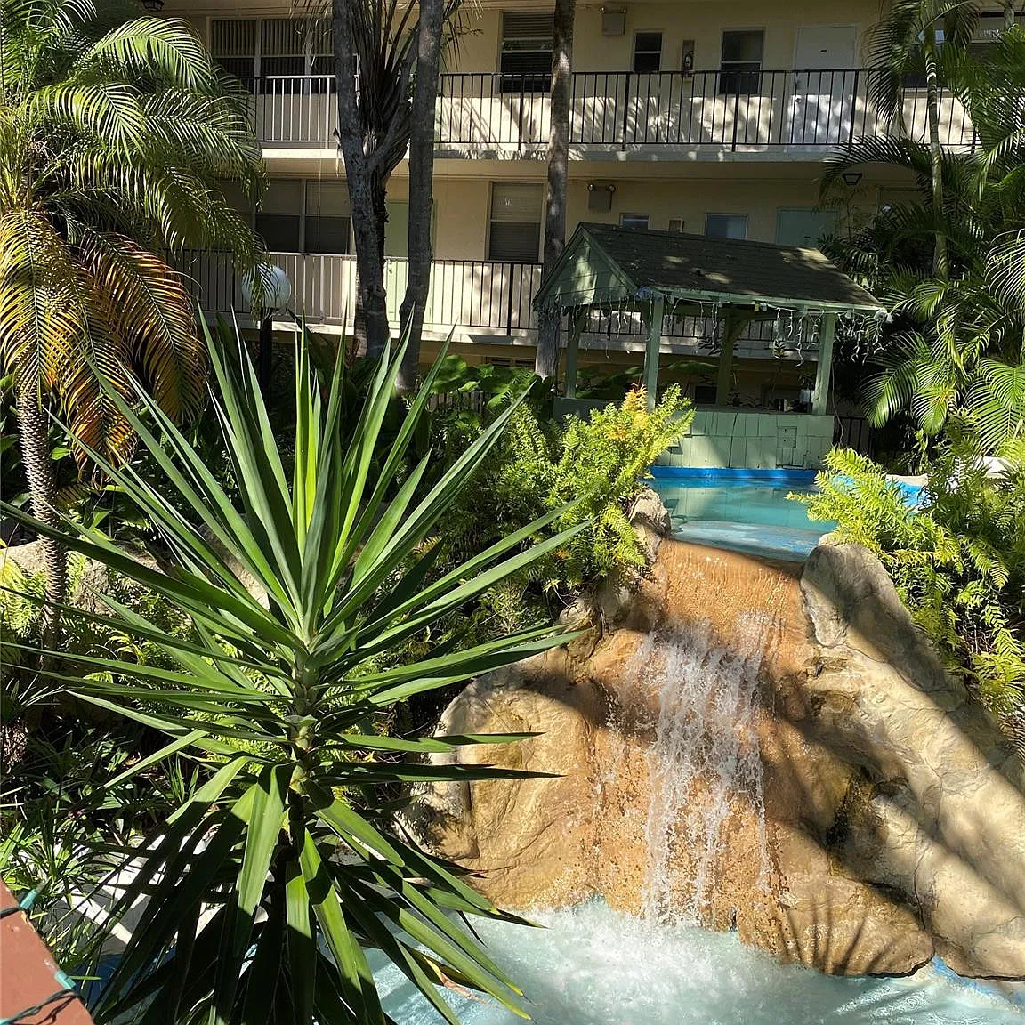 2 bed, 2.0 bath, 928 sqft, $1,950 — Photo 3
