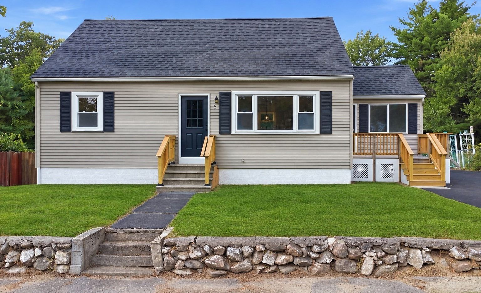 6 Sterling St — Hillcrest Country Club