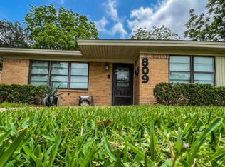 809 Finland St, Grand Prairie, TX 75050