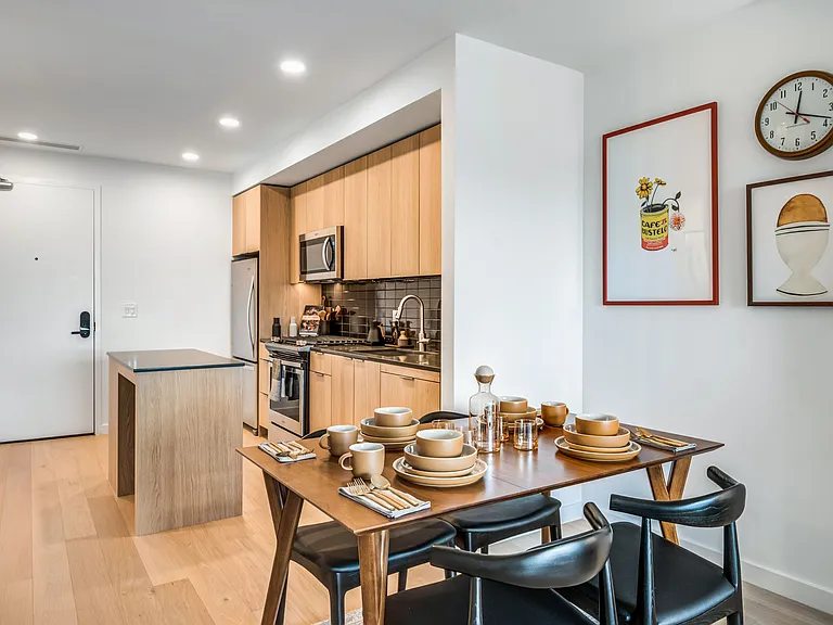 2025 Fulton Ave — Photo 11