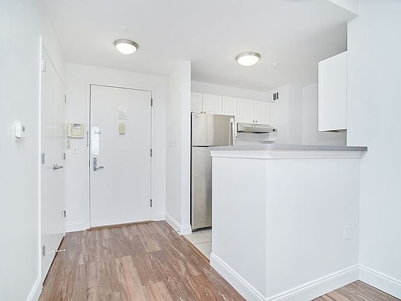3rd image of 304 W 117th St #6Y