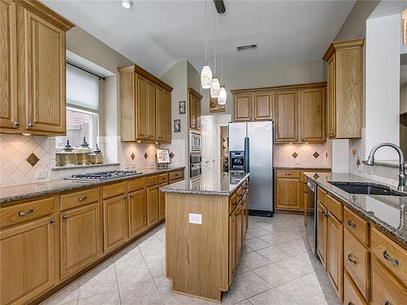 4th image of 3212 Oak Meadow Dr