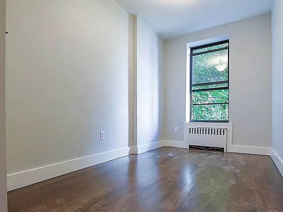 4th image of 409 Chauncey St #2H