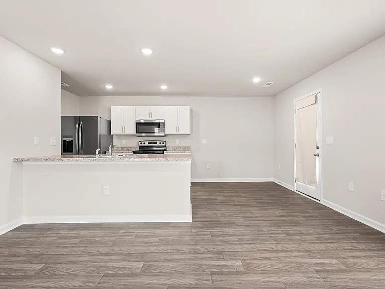 140 Lillian Ln — Photo 10