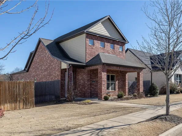 4260 N Harbor Isle, Fayetteville, AR 72703