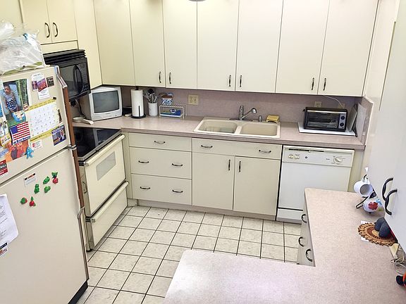 2nd image of 3065 Berkshire D