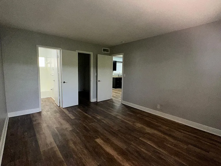 3700-3720 NE 22nd Ave — Photo 15