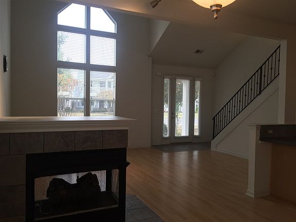 5th image of 1198 Island Pl E
