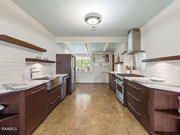5th image of 703 Beverly Dr