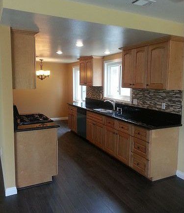 3rd image of 726 Mercer Ave