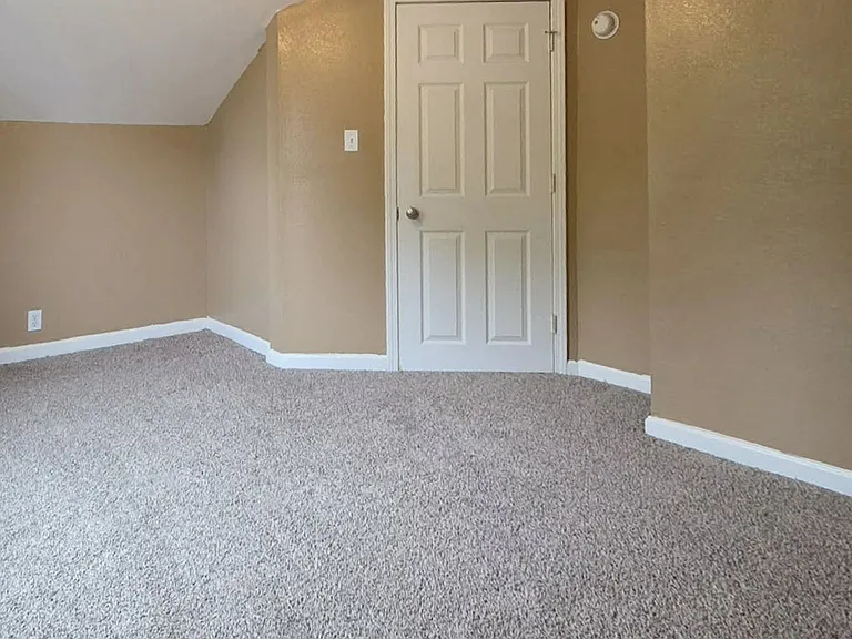 103 E Vermont St — Photo 10
