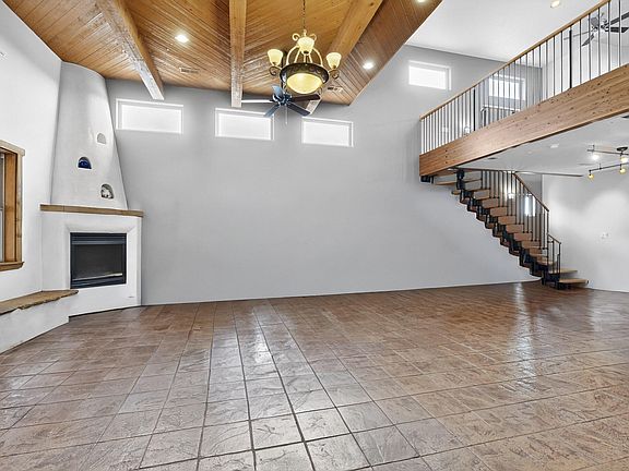 5th image of 2705 Lerma Rd NE