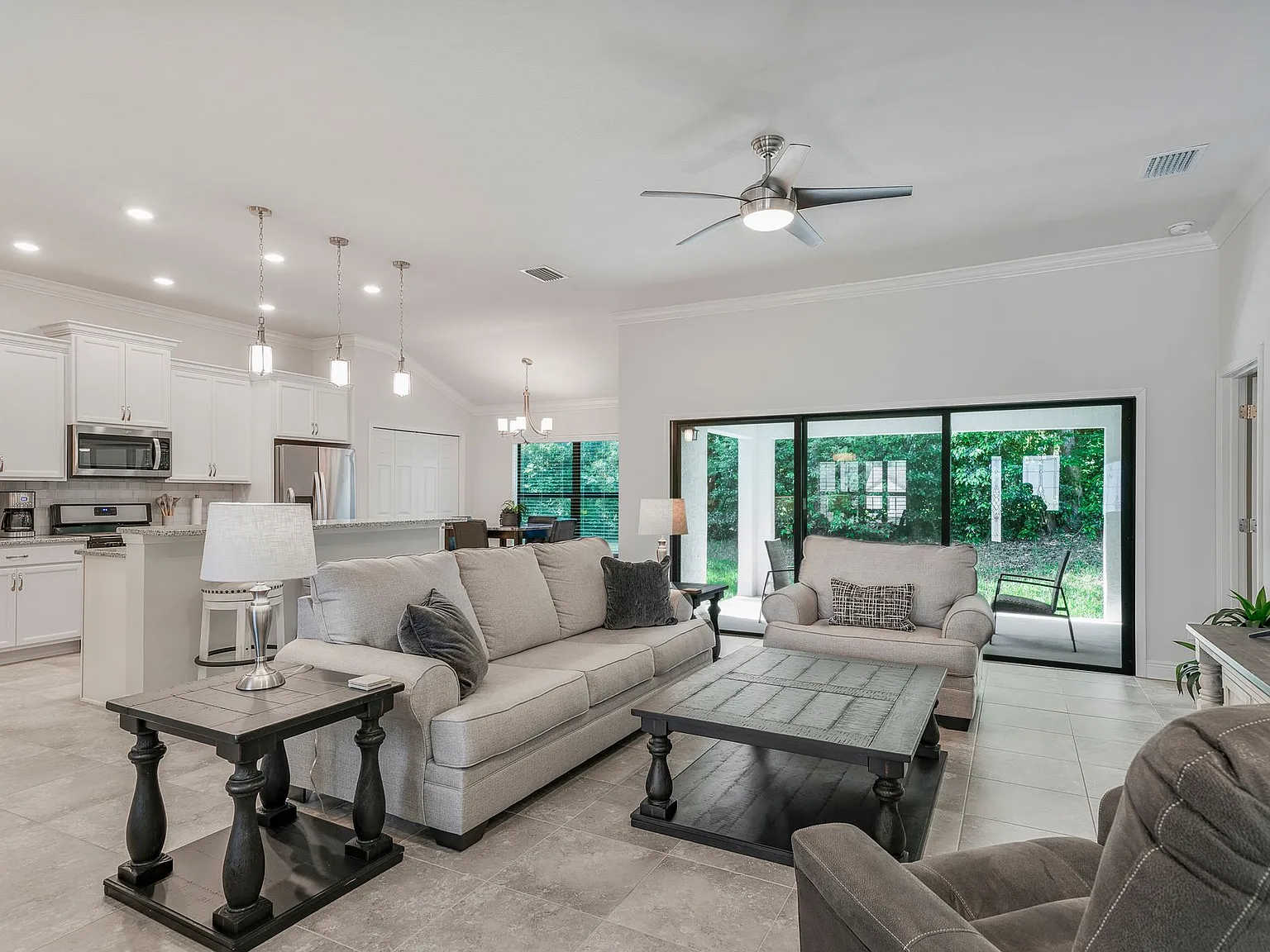 3 bed, 1726 sqft, $2,550 — Photo 4