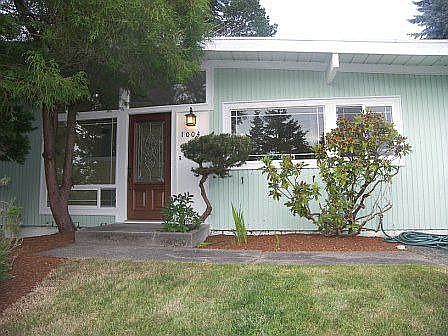 2nd image of 1004 158th Pl SE