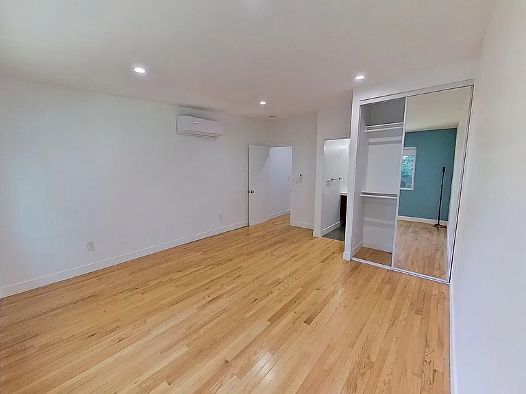 818 N Van Ness — Photo 9