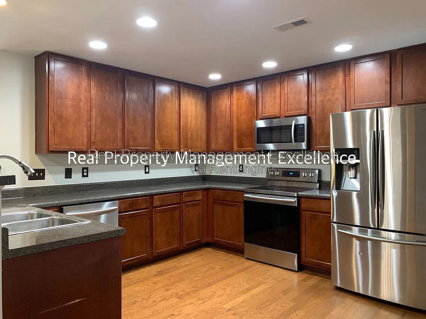 3 bed, 2.5 bath, 2257 sqft, $1,995 — Photo 4