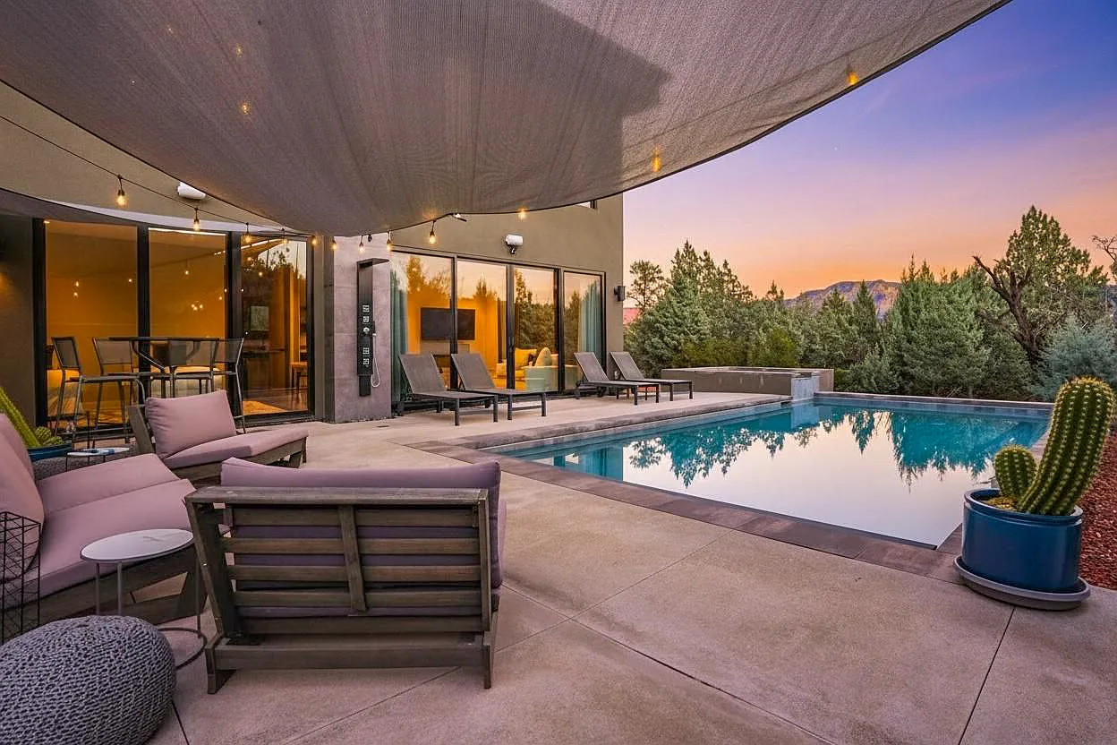 6 bed, 3580 sqft, $40,000 — Photo 2