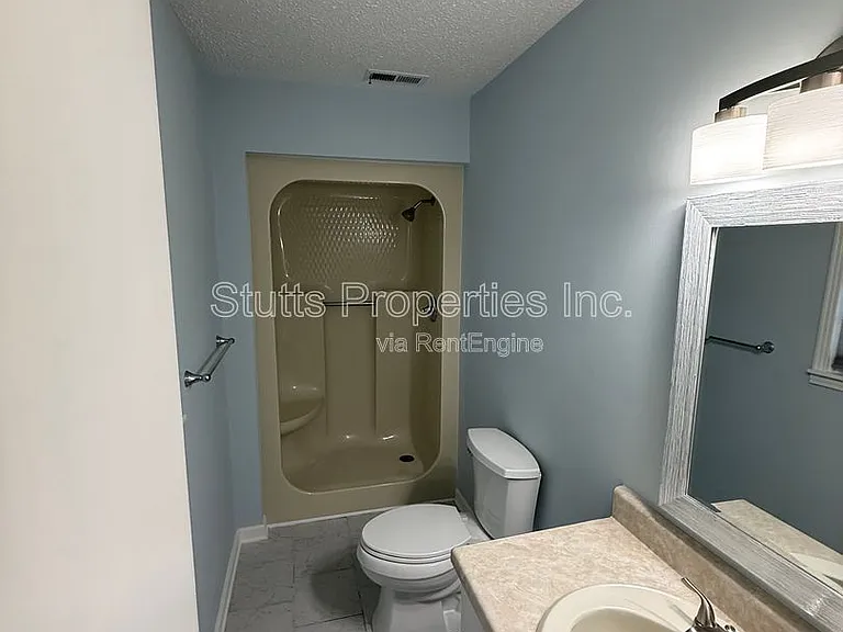 913 Waverly Ave — Photo 7