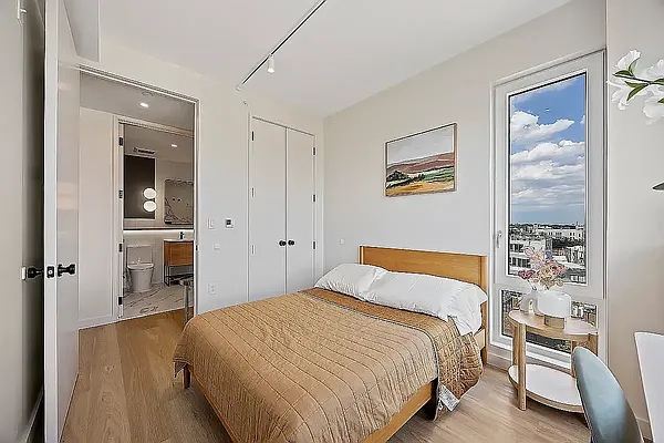 Rented by Quay Plaza LLC | media 6