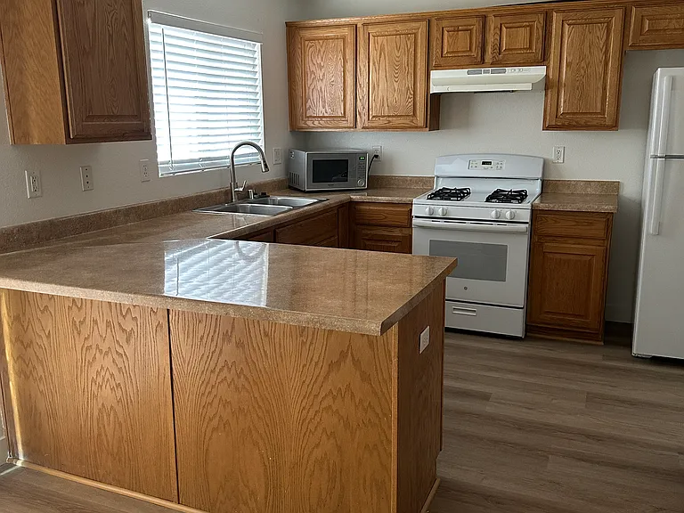 5604 Deodar Dr — Photo 10