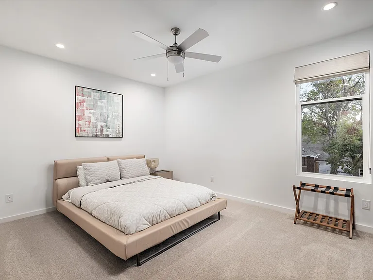 2429 S Ewing Ave — Photo 16