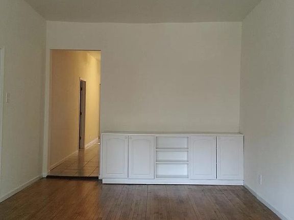 5th image of 2915 N Albany Ave #1