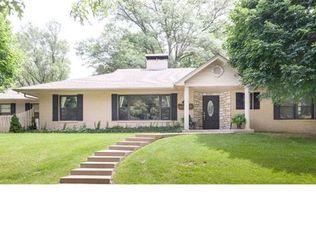 808 N Spoede Rd, Saint Louis, MO 63141