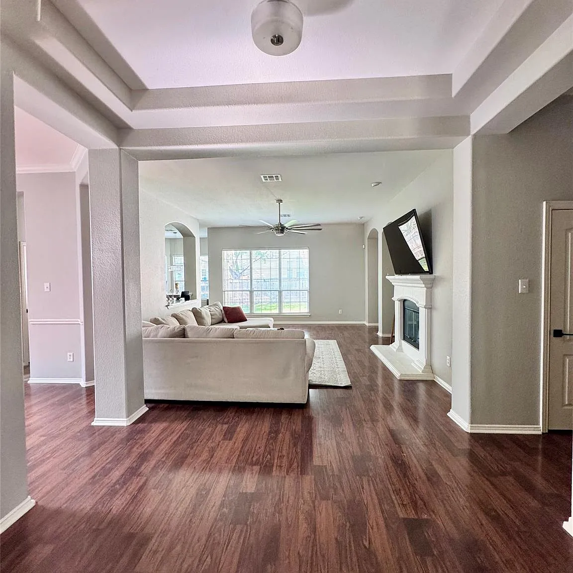 4 bed, 2.0 bath, 2406 sqft, $2,700 — Photo 4