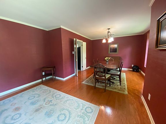 3rd image of 302 Brookshire Dr