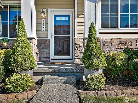 2nd image of 1423 50th Street NE