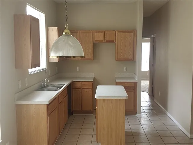 4 bed, 2.0 bath, 2155 sqft, $2,835 — Photo 3