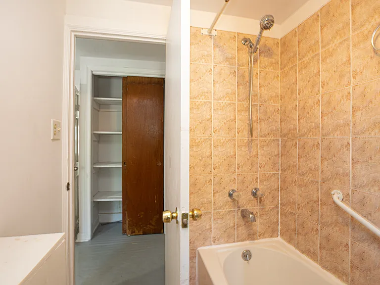 470 Conarroe St — Photo 27