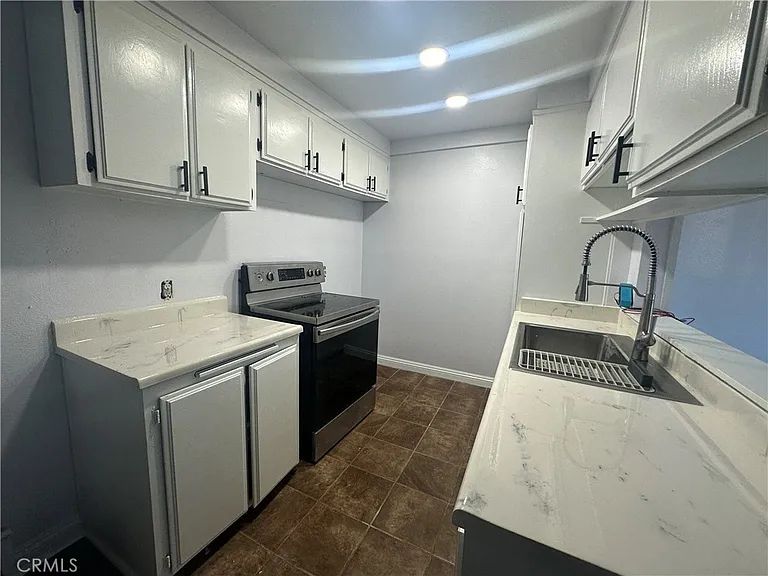 1735 E Washington St — Photo 10