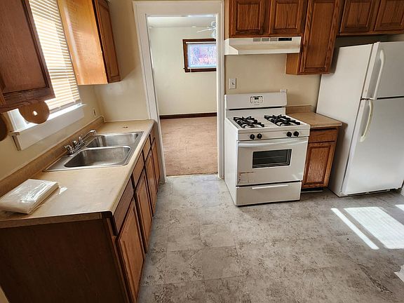 4th image of 3809 Mapledale Ave