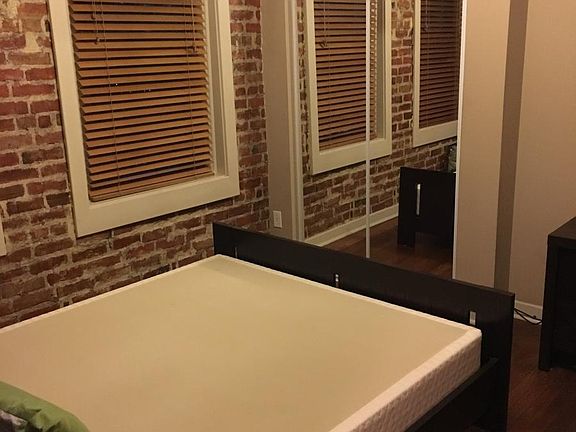 3rd image of 200 E 43rd St APT 100