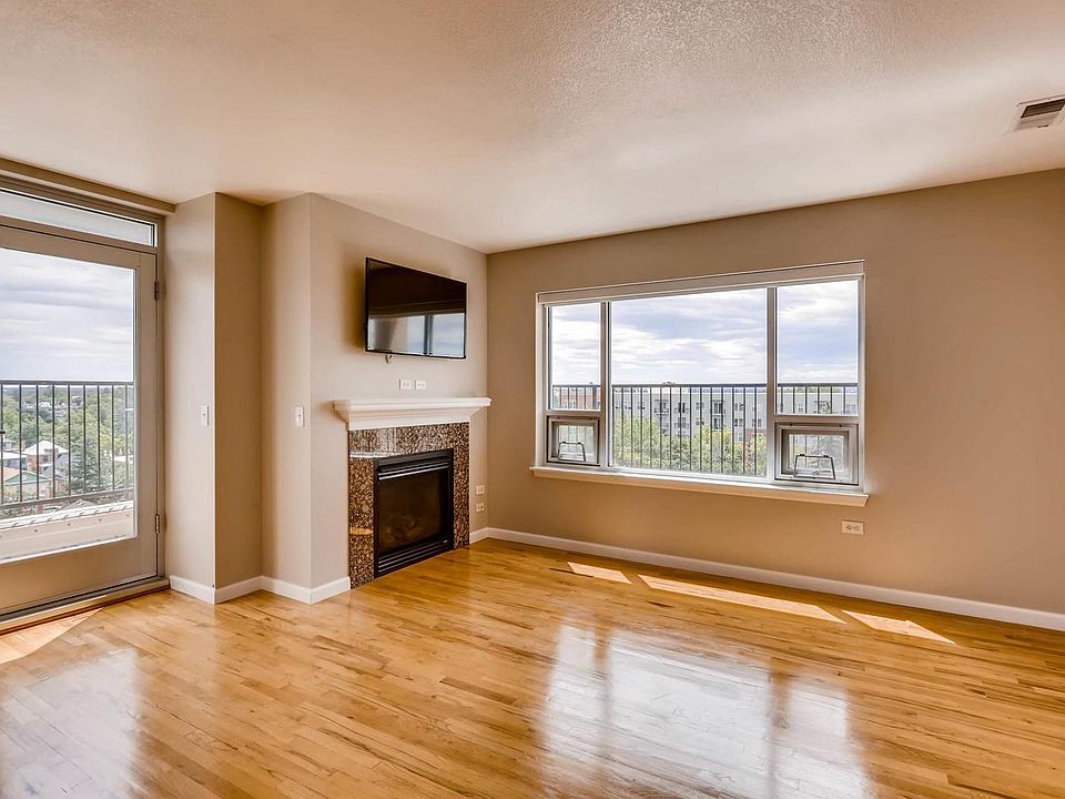 1150 Vine #1101 - living room