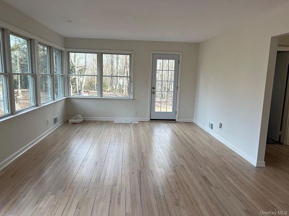 2nd image of 7 Blueberry Ridge Rd