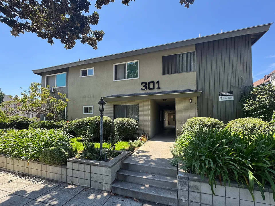 301 N Palm Ave #10
