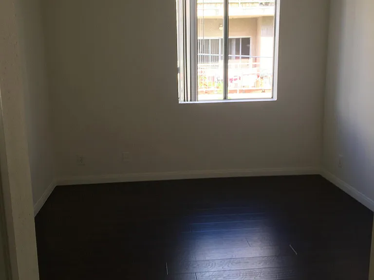 Catalina Apartments — Photo 50