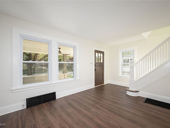 5th image of 529 Rockwell St