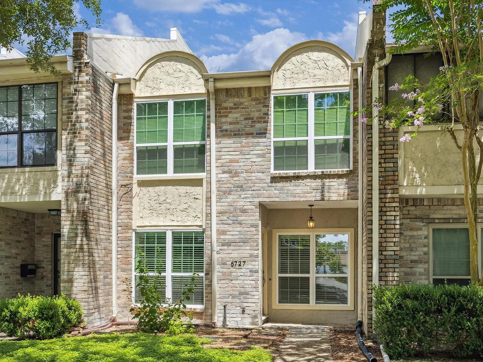 3 bed, 2.0 bath, 1770 sqft, $3,000 — Photo 1