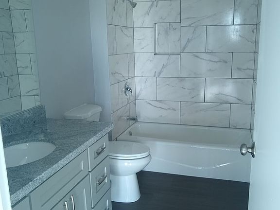 4th image of 421 E 16th St APT 416