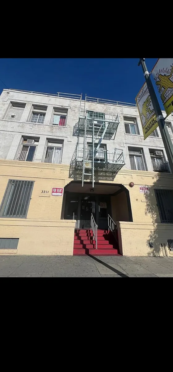 Building Photo - 3212 S Main St