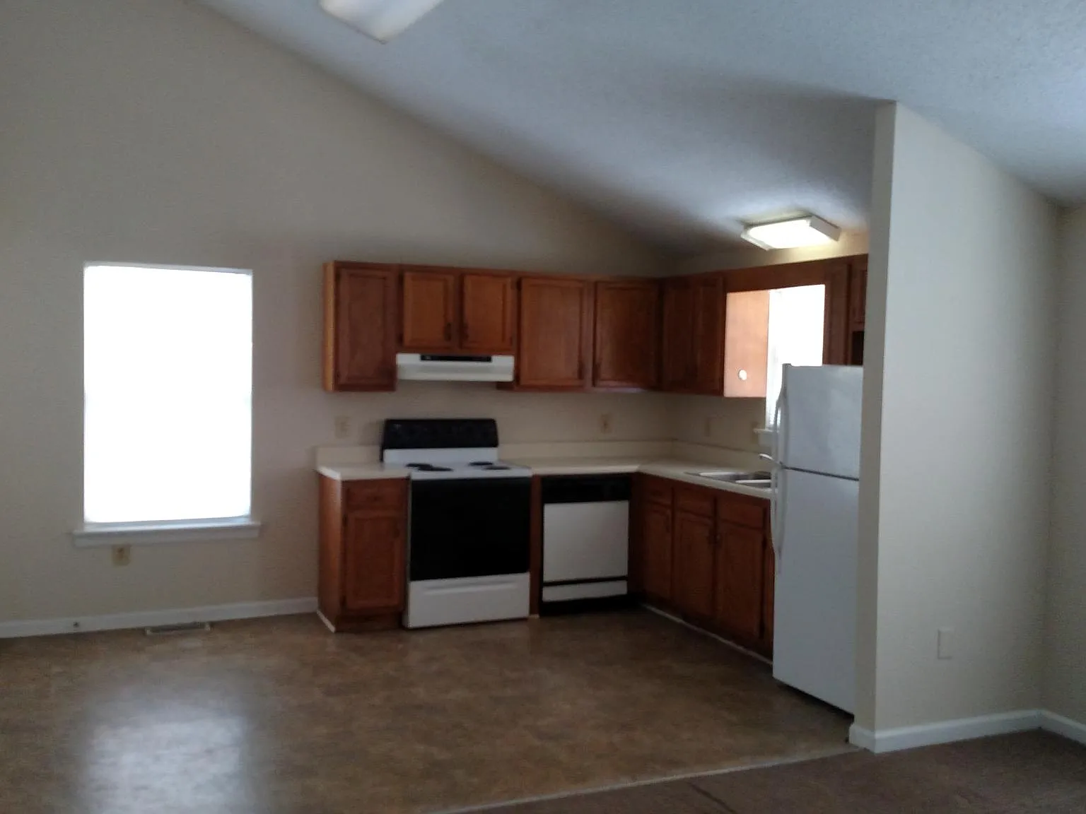 3 bed, 1080 sqft, $1,500 — Photo 4
