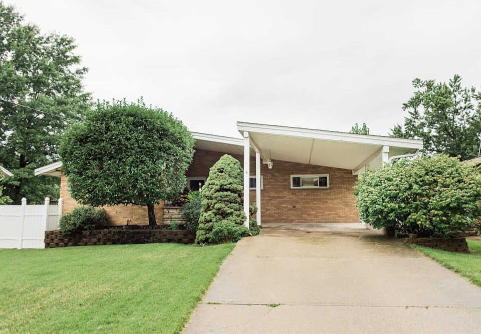 1st image of 323 Glen Oaks Dr